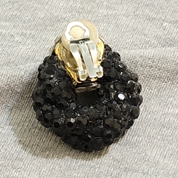 Vintage circular sequence clip on earrings. Retro party earrings. - Picture 6 of 8